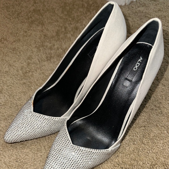 Heels - Picture 1 of 3